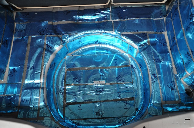 后备箱贴减震胶