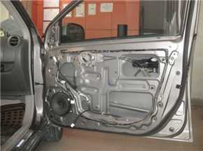 日产阳光四门原车隔音