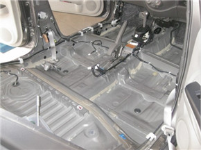 日产阳光原车底盘隔音