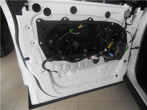 路虎极光四门原车隔音