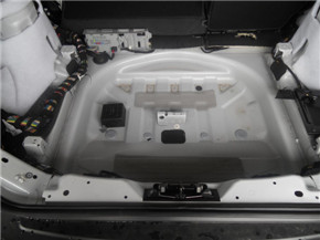 路虎极光原车后备箱