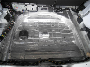 路虎极光后备箱隔音减震胶