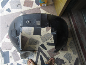 奥迪A4L原车轮弧衬板