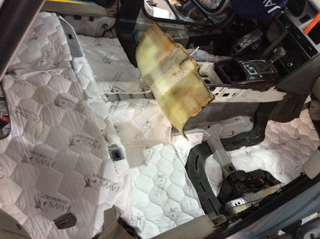 奥迪汽车底盘隔音改装