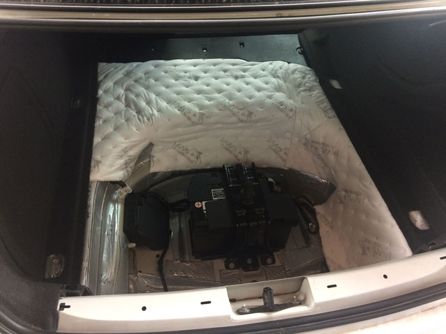 奥迪汽车隔音尾箱