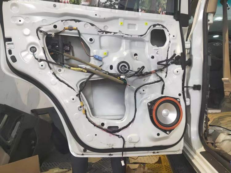 丰田酷路泽汽车隔音案例