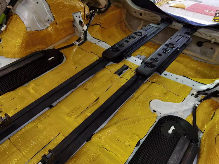 丰田埃尔法汽车隔音