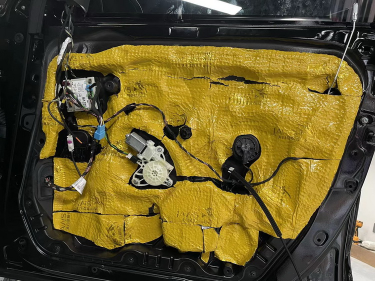 奔驰GLS600汽车隔音案例